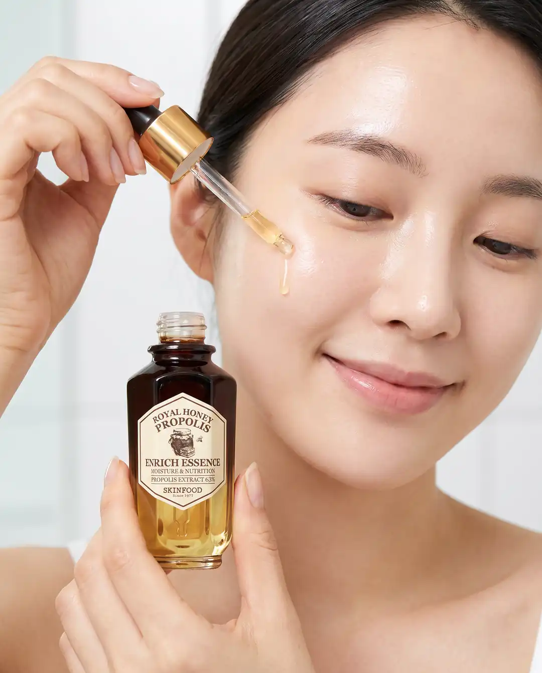 Skinfood Royal Honey Propolis Enrich Essence — Avuçla Bastır, Emdir
