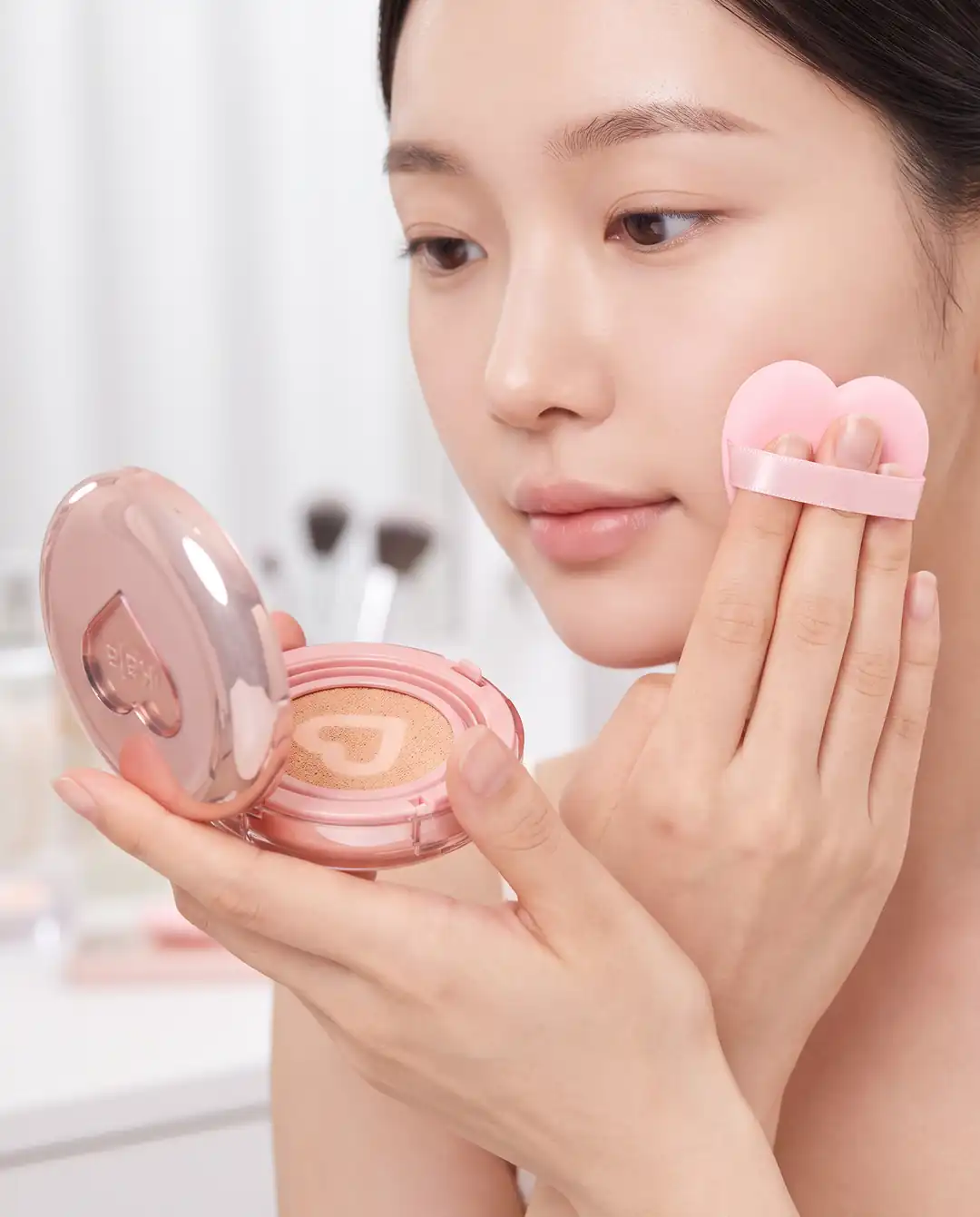 KAJA Soft Blur Cushion Foundation 12g — Antibakteriyel pufla uygula
