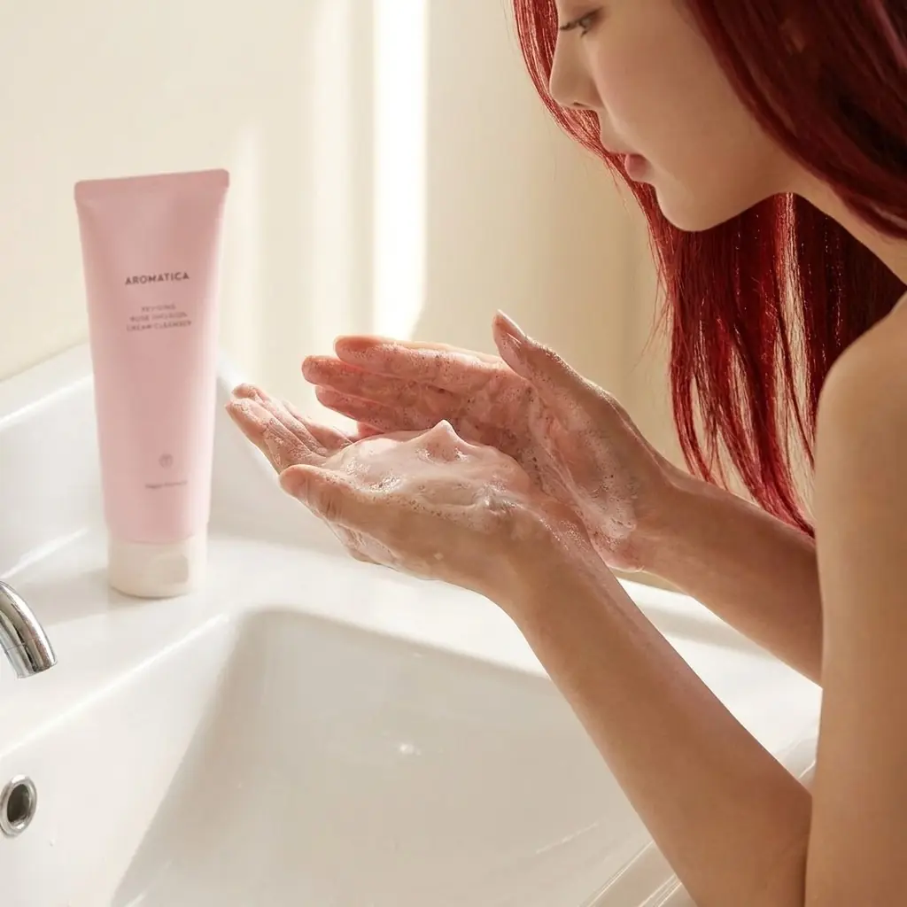 Aromatica Reviving Rose Infusion Cream Cleanser 145g — Kuruluk hissi bırakmadan